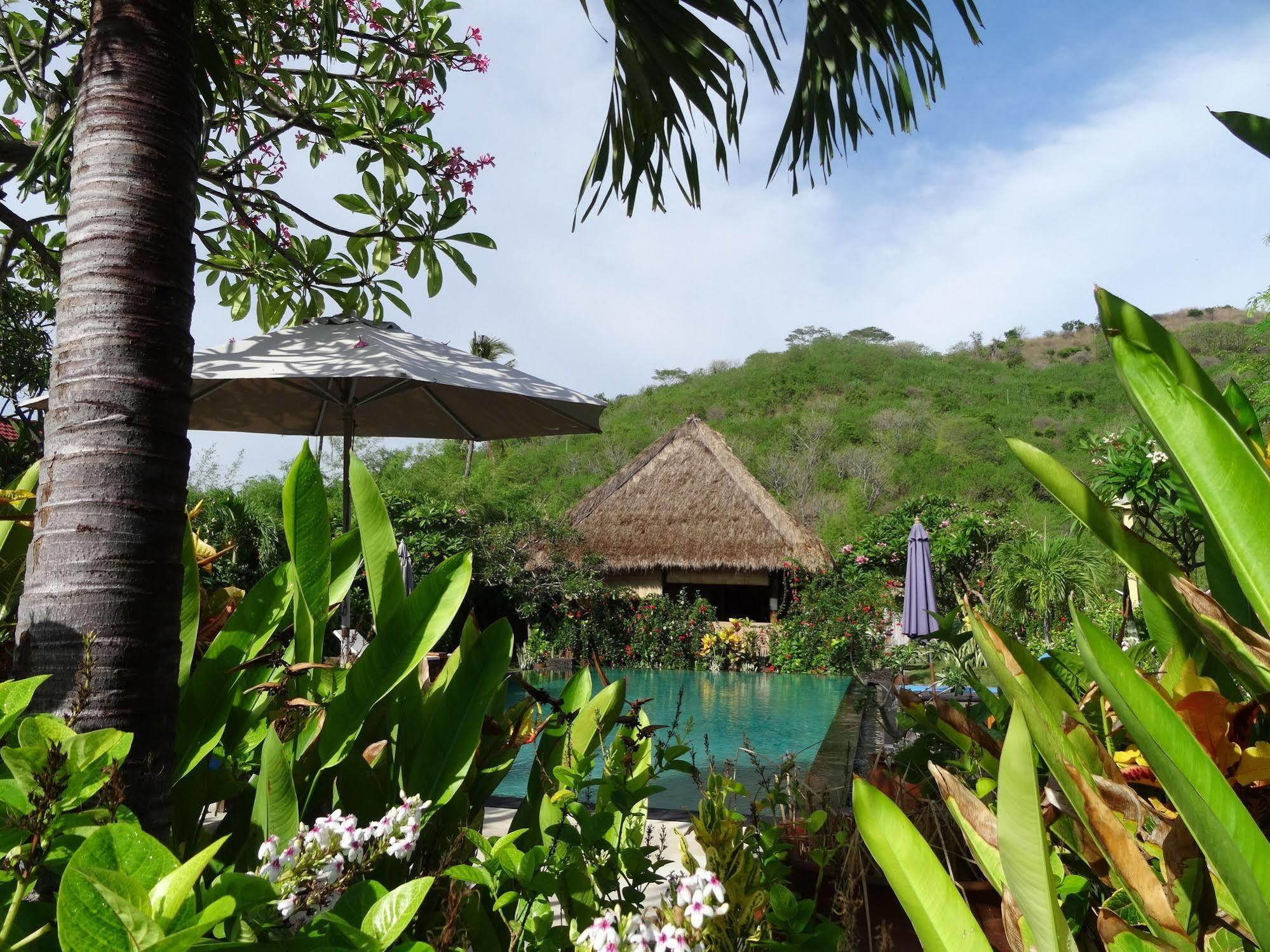 Sunia Loka Bungalows & Dive Center Пемутеран Экстерьер фото